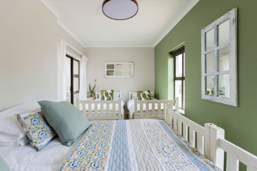 2 Bedroom Property for Sale in Helios Place Western Cape